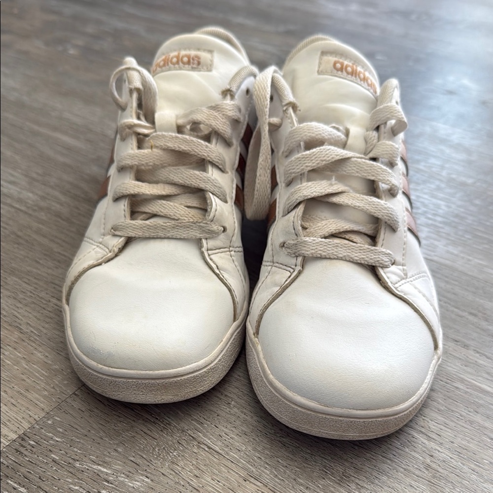 Adidas Boys White/Bronze athletic Sneakers size 6